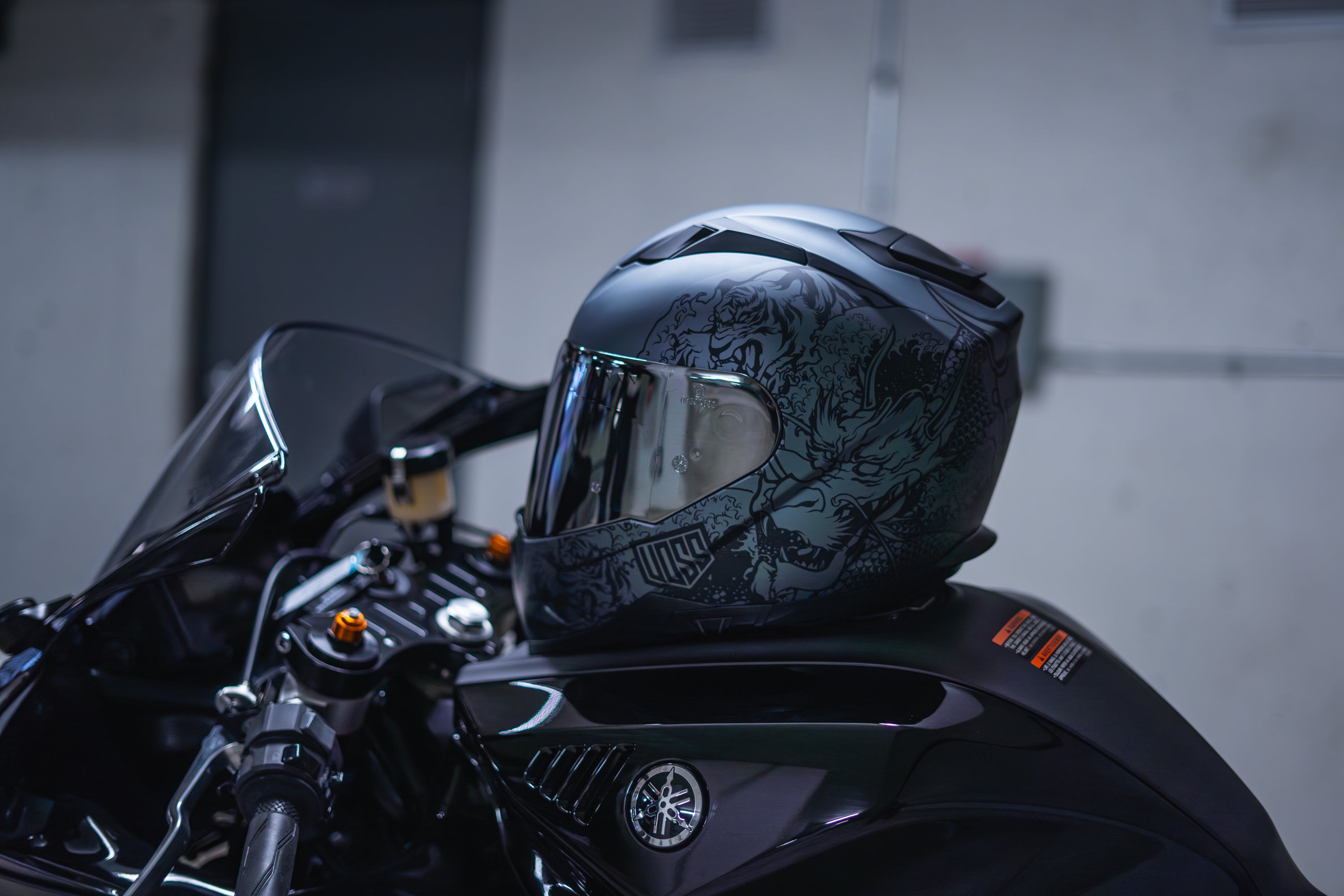 Voss 989 Moto‑V Gunmetal Rei Full Face Helmet | Matte, Pinlock Prepared